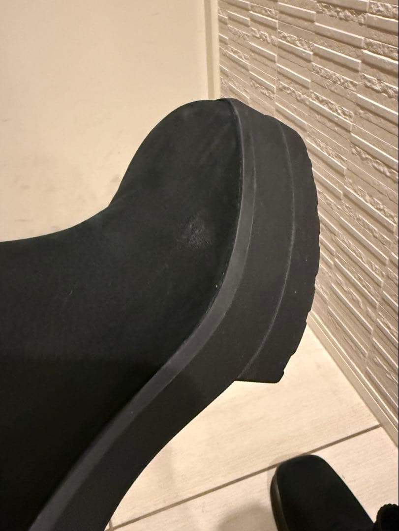 UGG ブラック プラットフォームヒールブーツ