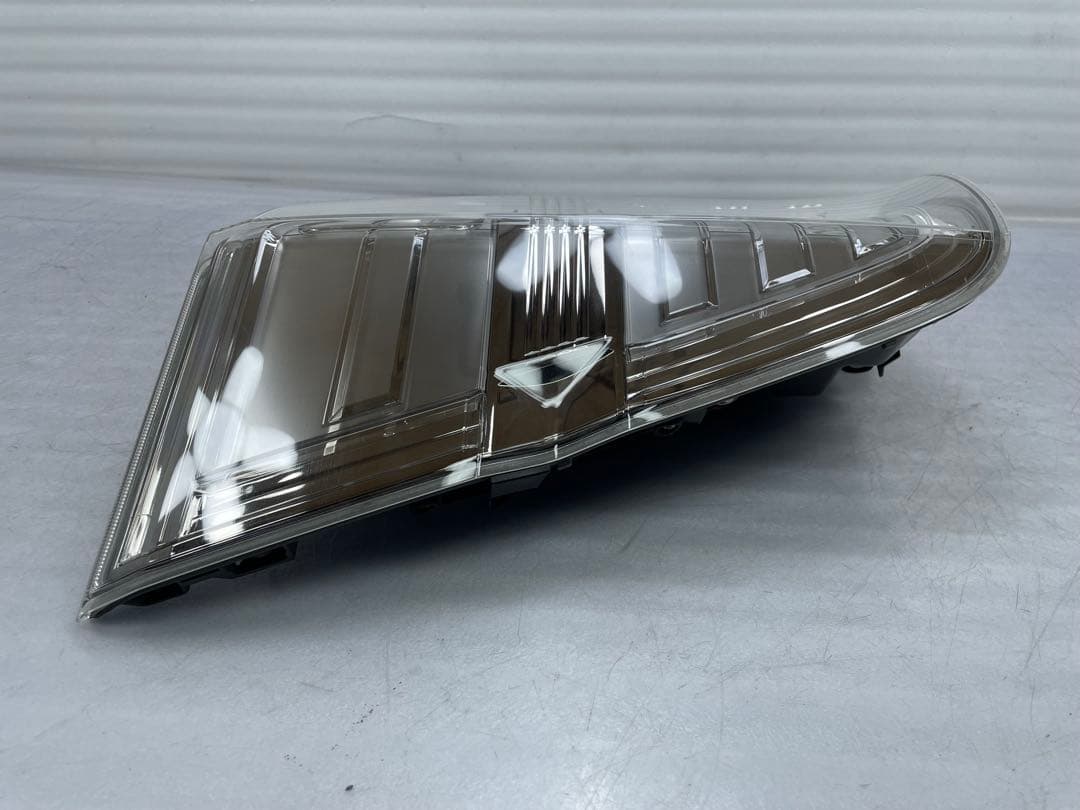 中古|ステップワゴンDBA-RK5 左テールランプスタンレー W0587 か36