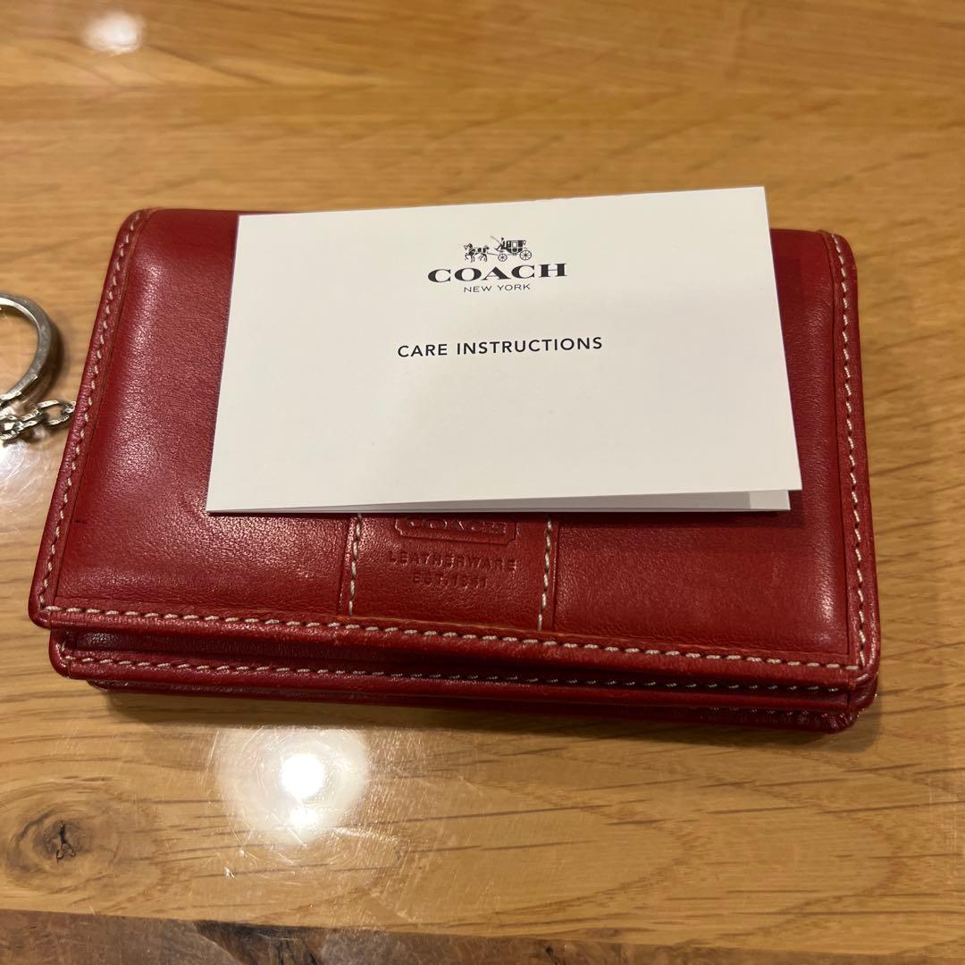 Coach レザー製赤い二つ折り財布 キーチェーン付き