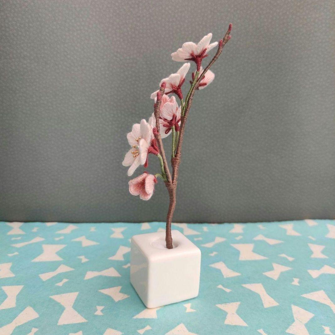 【専用出品】立体刺繍　桜 一輪挿し （bright pink）