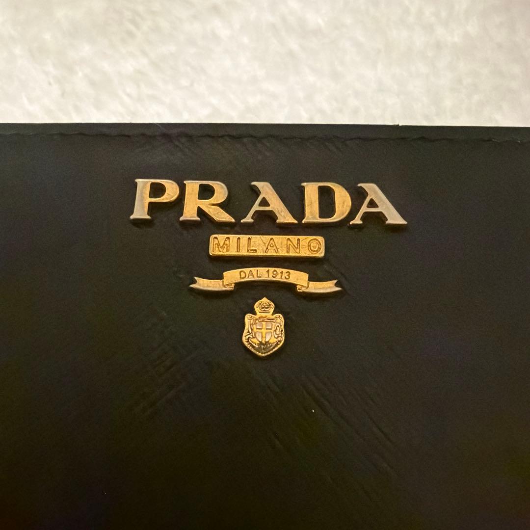 PRADA ブラックレザー 二つ折り財布 プラダ 黒 カードケース 小銭入れ付き