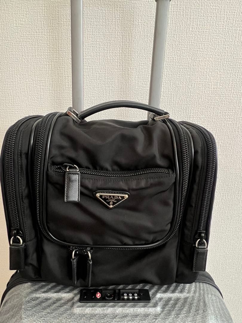 PRADA、コスメポーチ、旅行鞄、手荷物 、バニティバッグ、キャリーバッグ