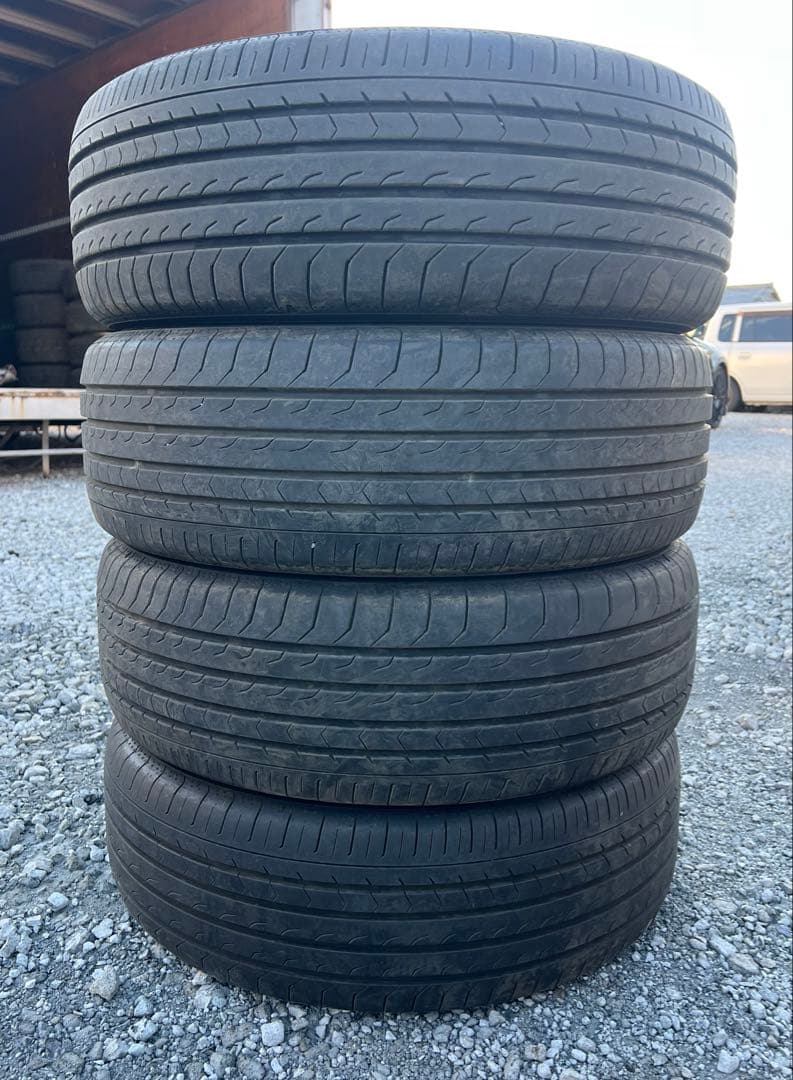 ヨコハマ　ブルーアース　rv03 215/65r16 22年製　　バリ山