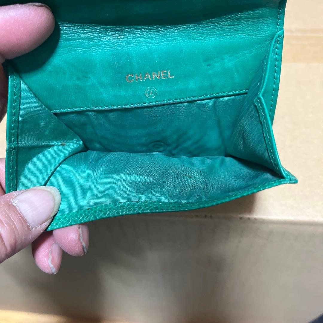 グリーンレザー三つ折り財布 エンボスロゴ